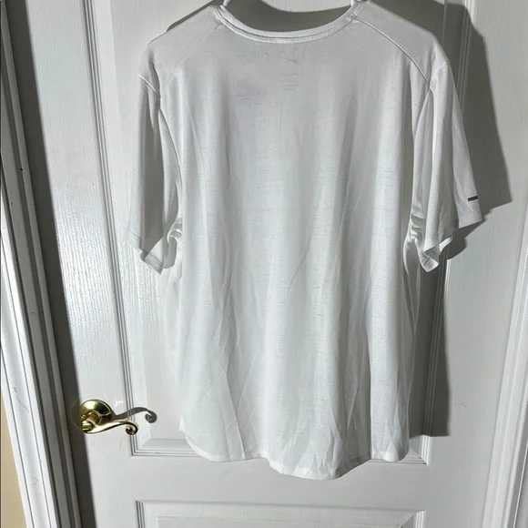 BNWT LARGE Nike White T-Shirt - Picture 6 of 7